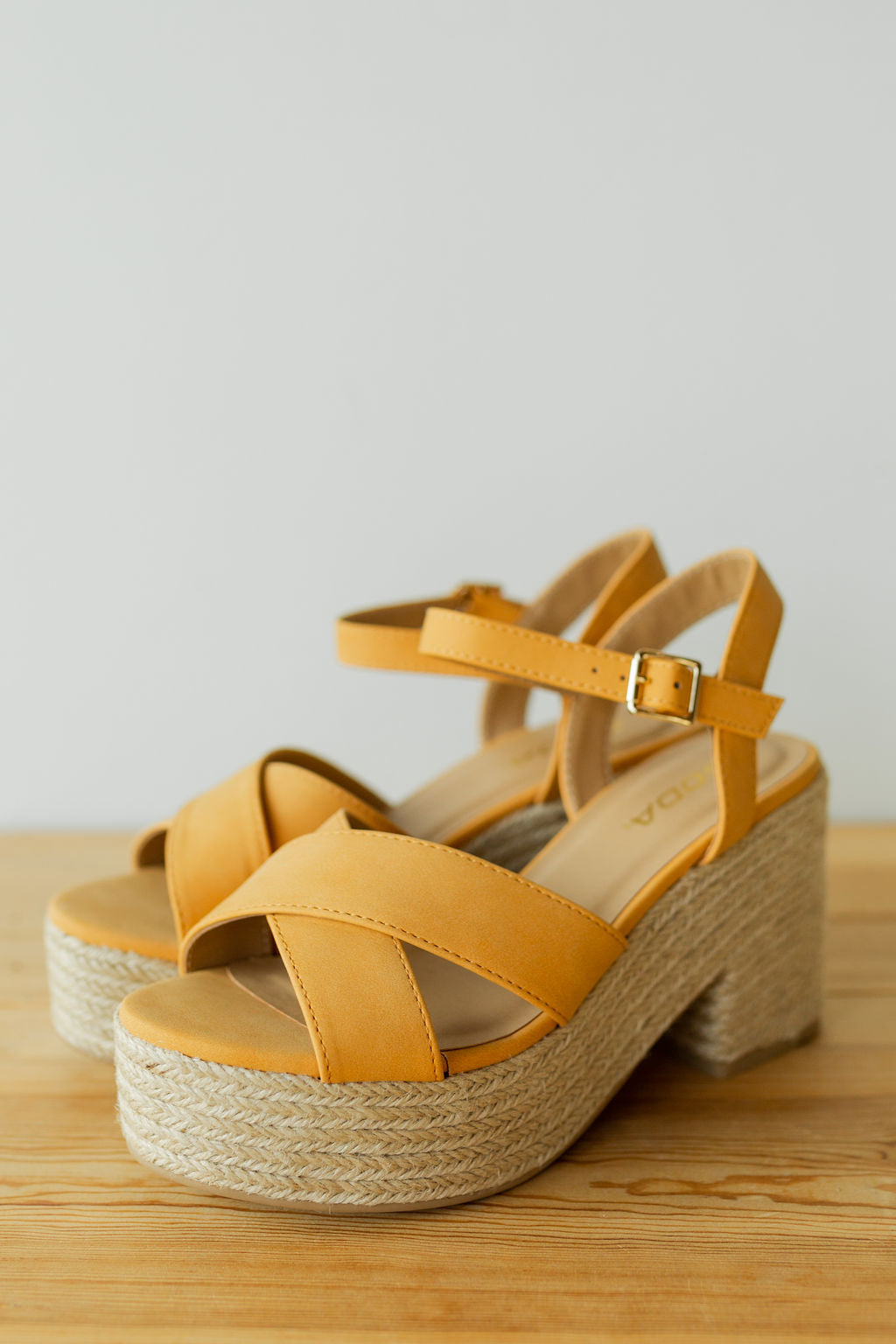 mode, sweet as honey woven platform