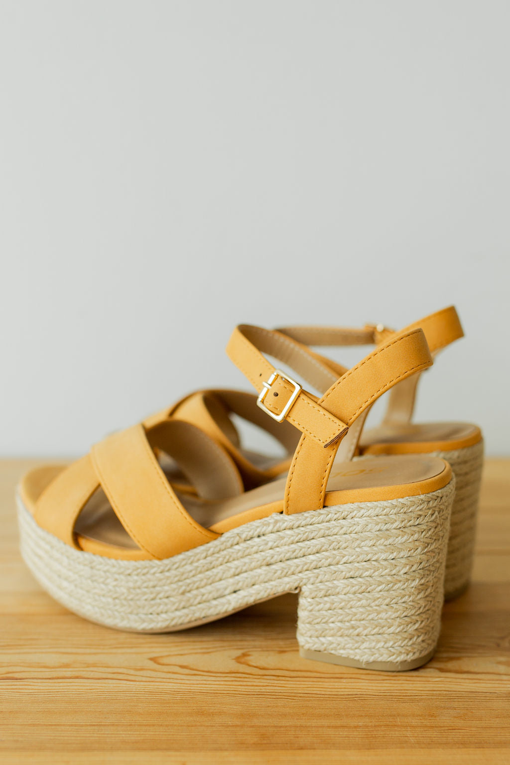 mode, sweet as honey woven platform