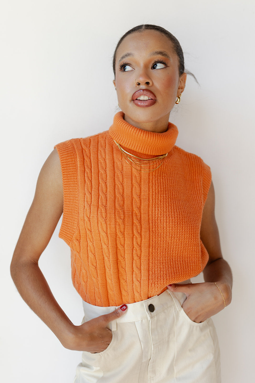 mode, thea turtleneck sweater vest