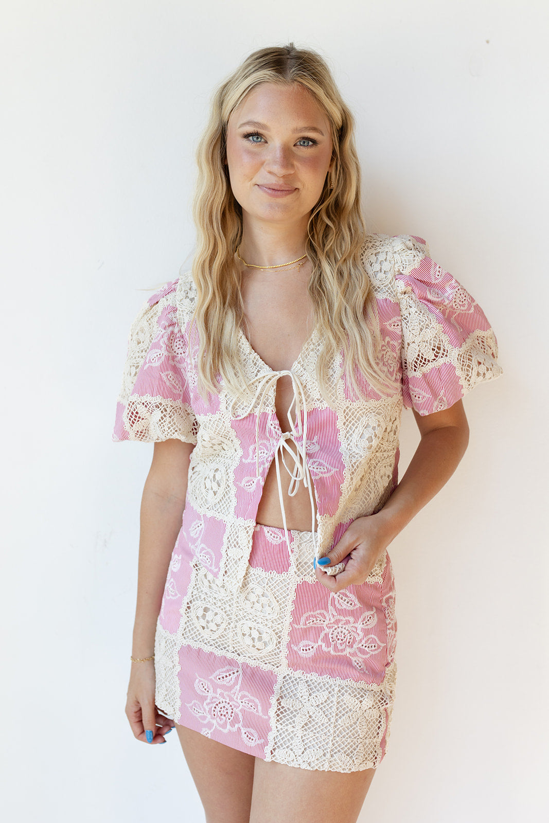 mode, carmine crochet blouse