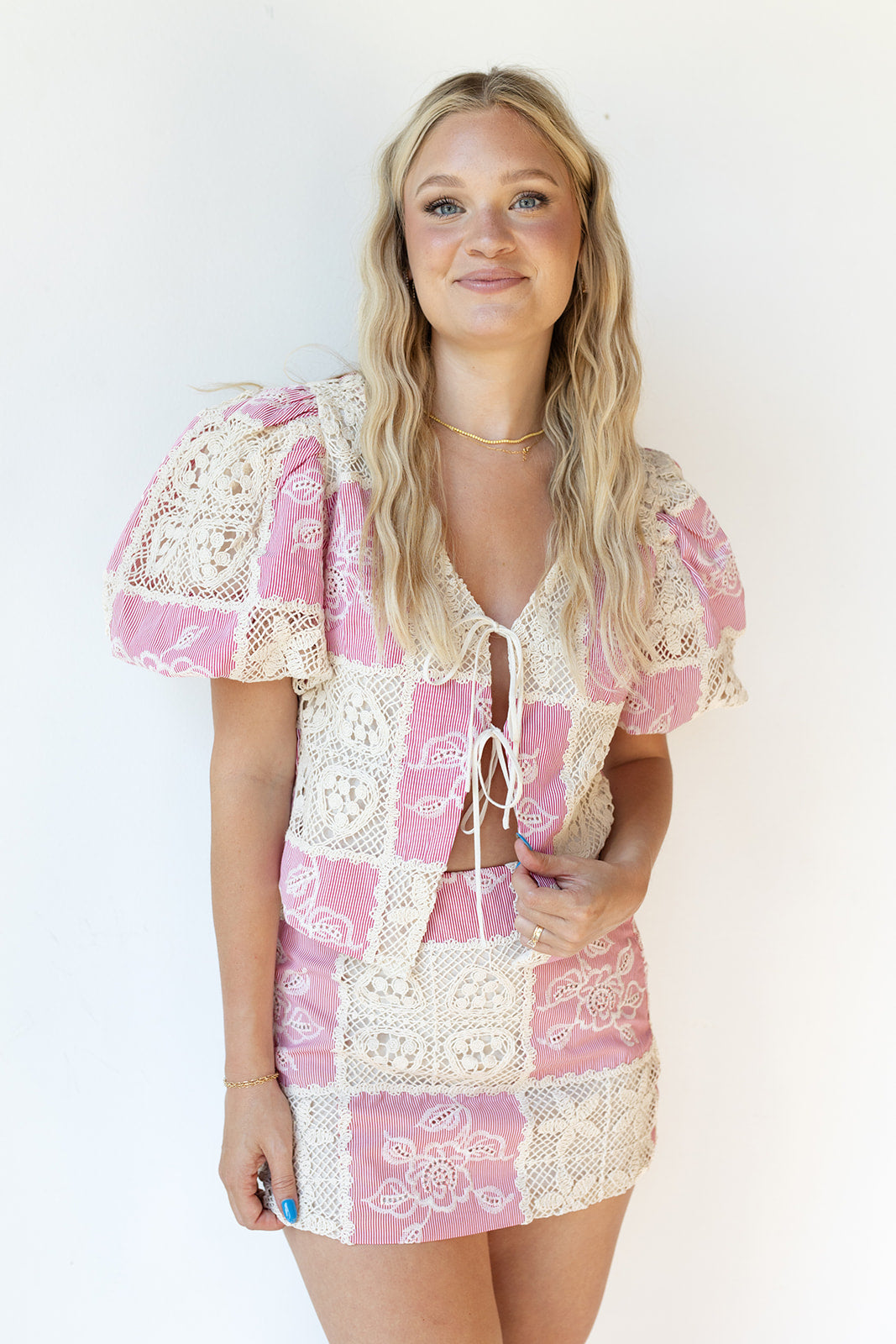 mode, carmine crochet blouse