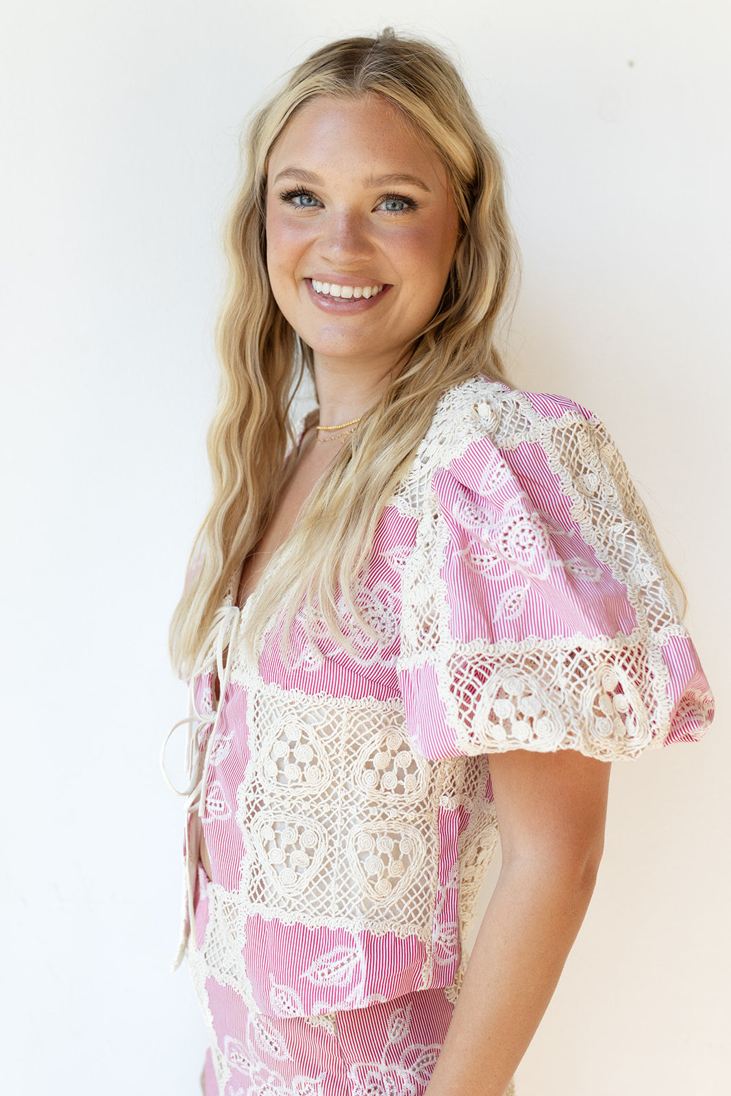 mode, carmine crochet blouse