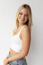 mode, raelynn criss cross top