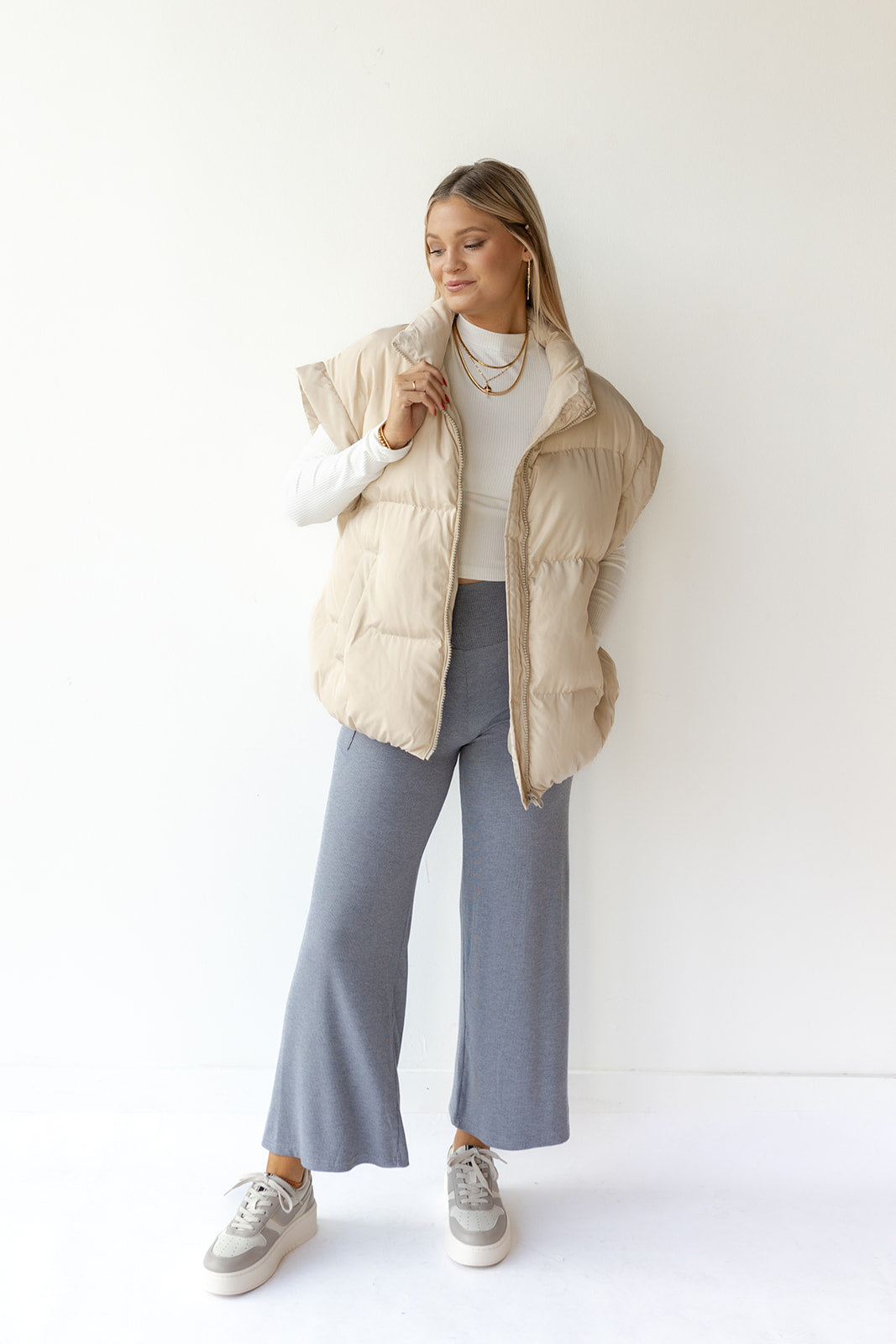 mode, oversized puffer vest