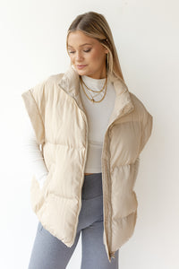 mode, oversized puffer vest