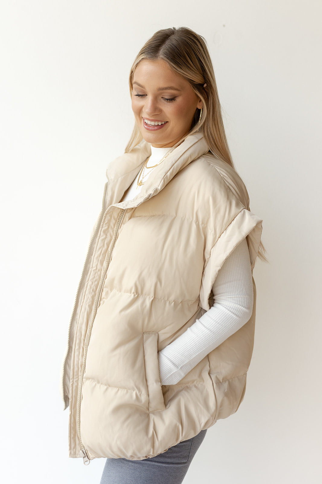 mode, oversized puffer vest
