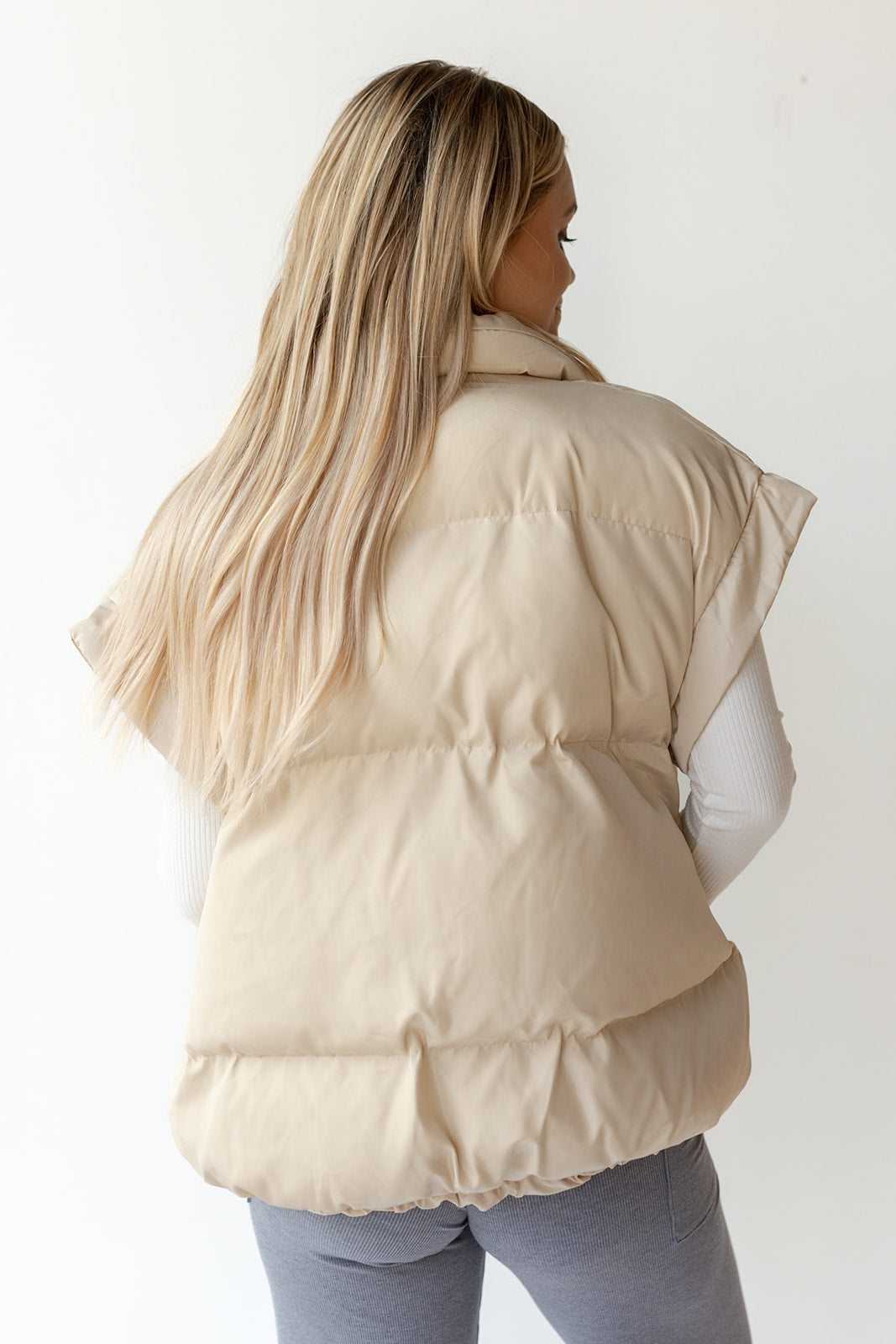 mode, oversized puffer vest