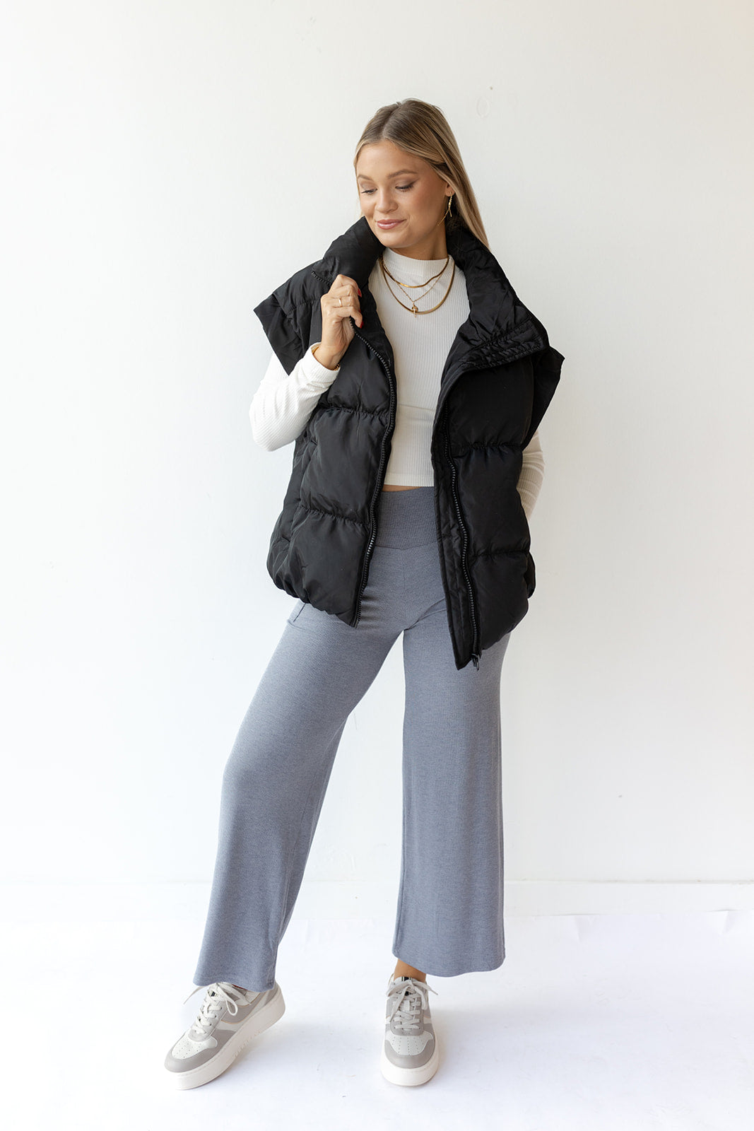 mode, oversized puffer vest