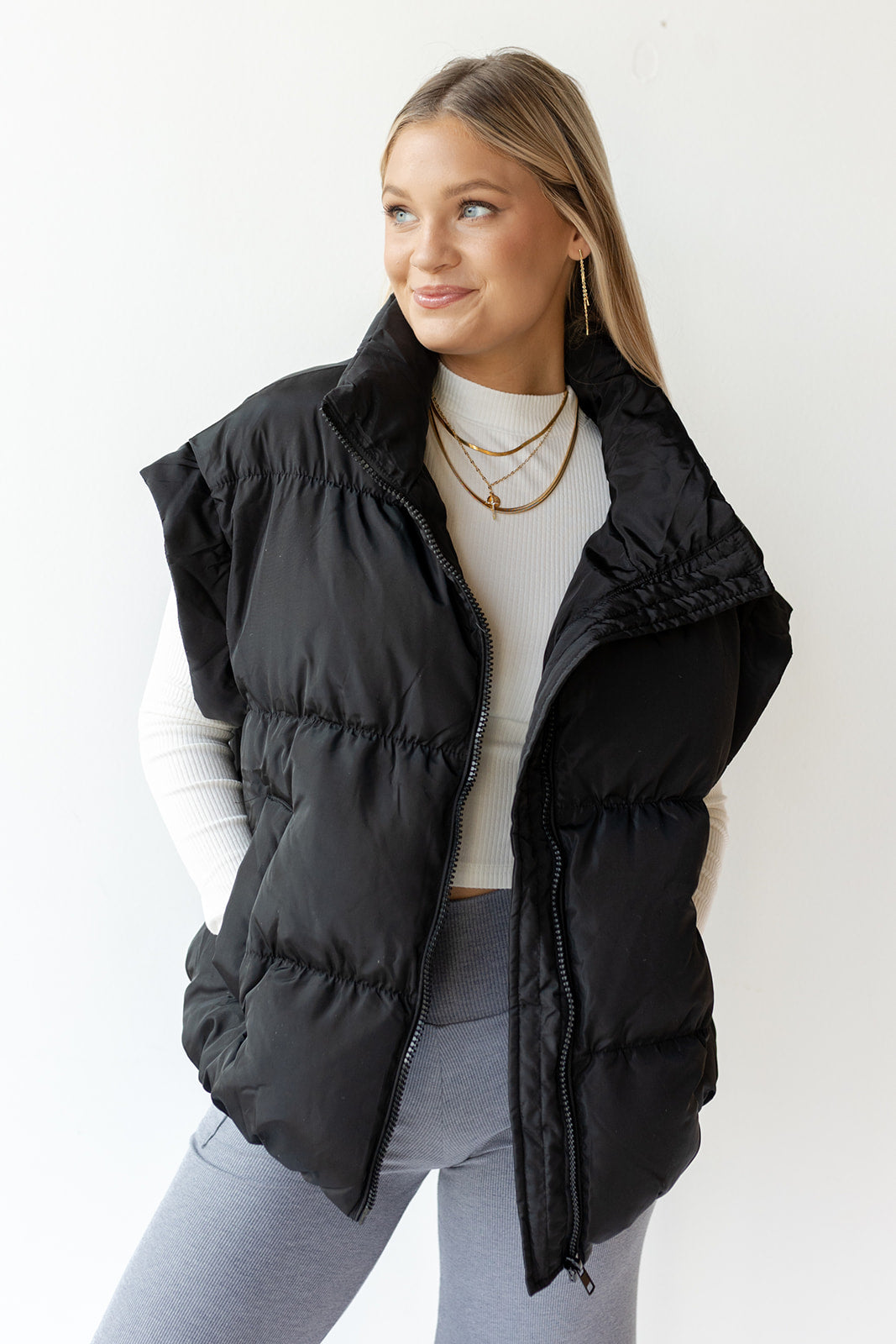 mode, oversized puffer vest