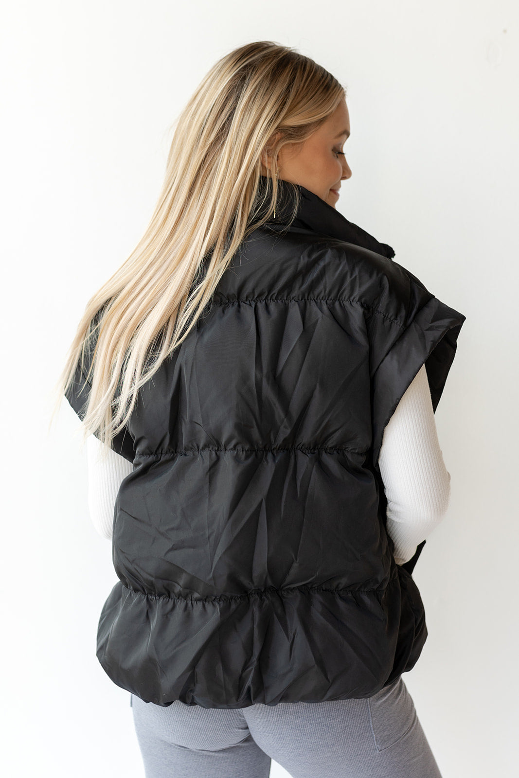 mode, oversized puffer vest