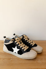mode, daisy sneakers