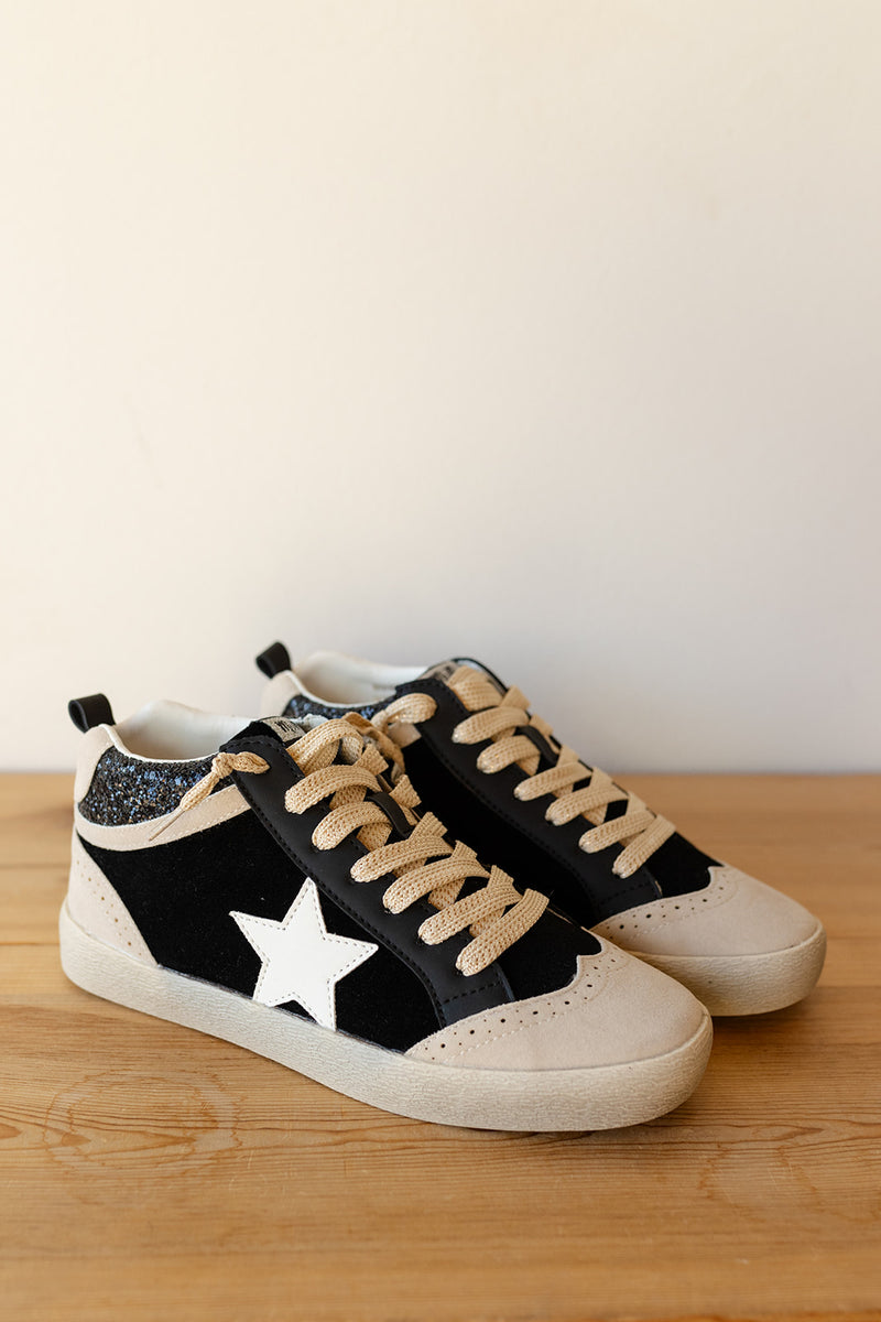 mode, daisy sneakers