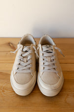 mode, amber sneakers