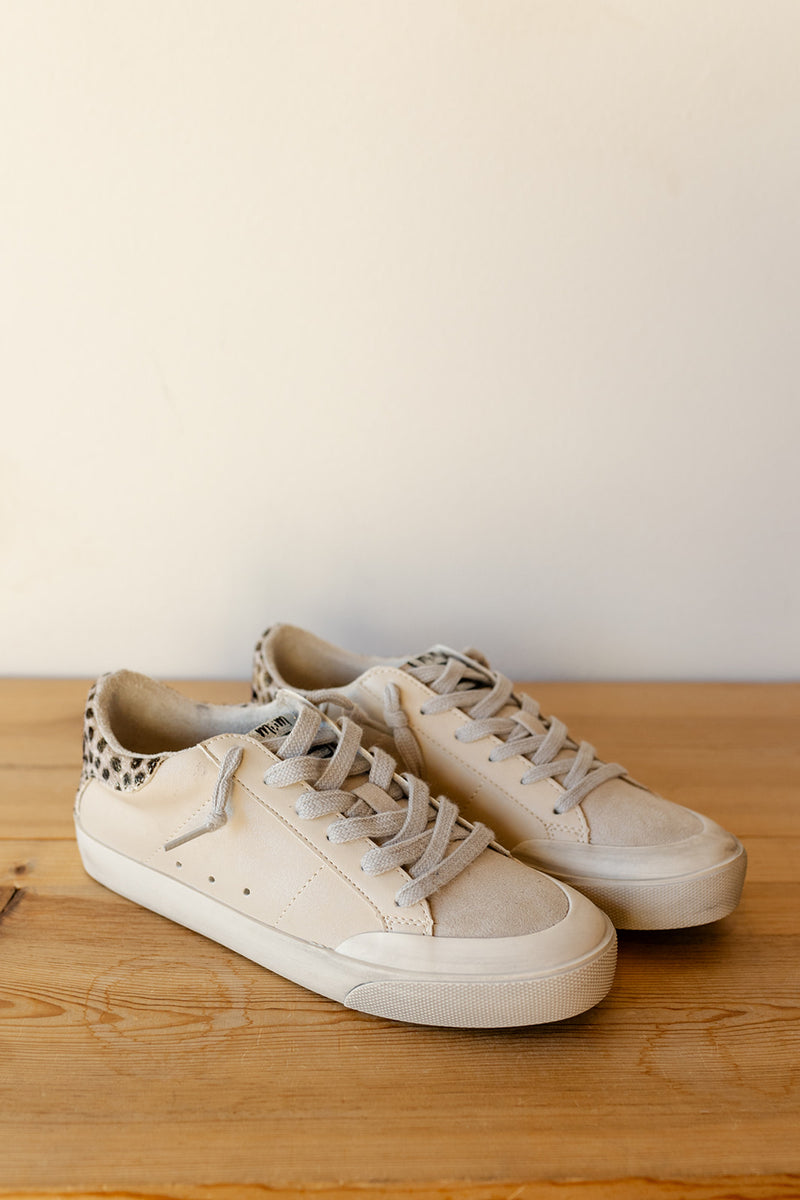 mode, amber sneakers