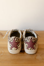 mode, amber sneakers