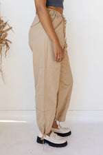mode, nylon cargo pants