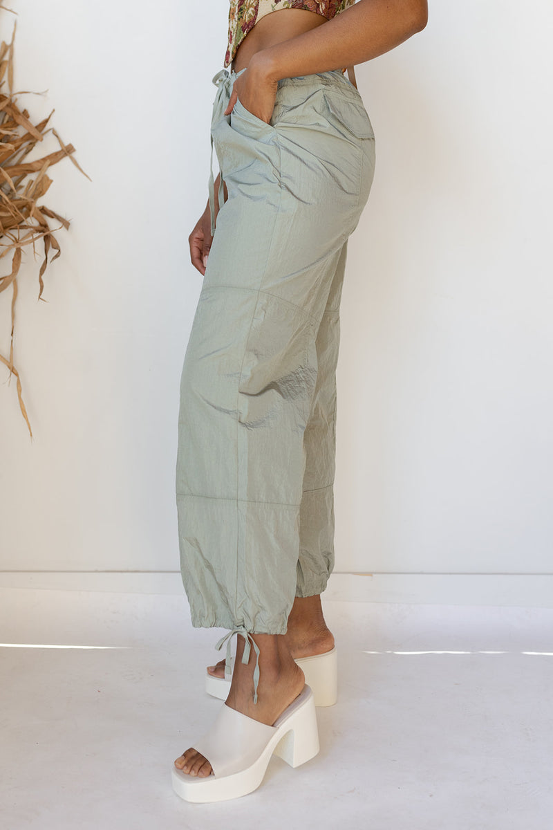 mode, nylon cargo pants