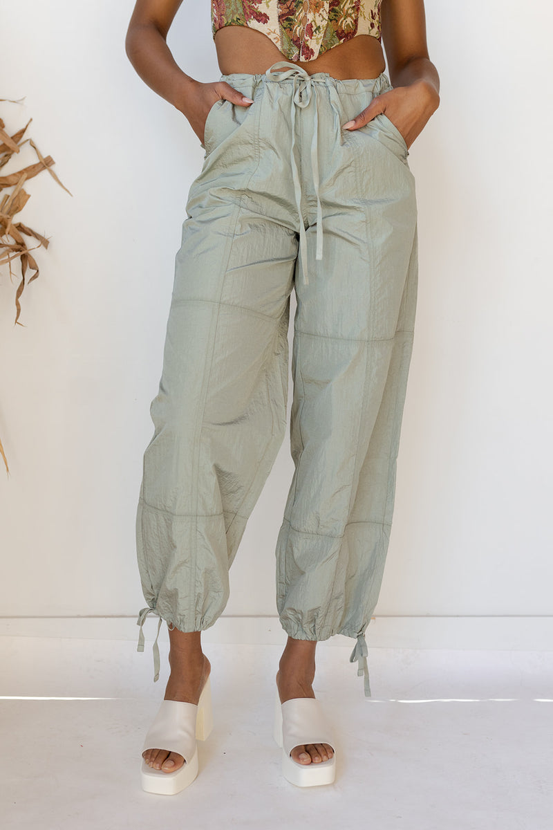 mode, nylon cargo pants