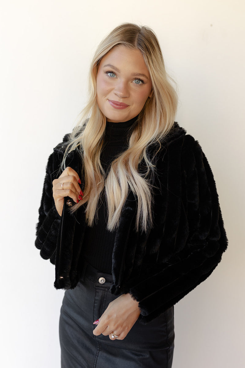 mode, blanche faux fur coat