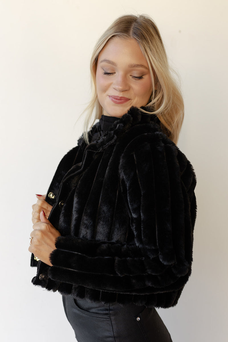 mode, blanche faux fur coat