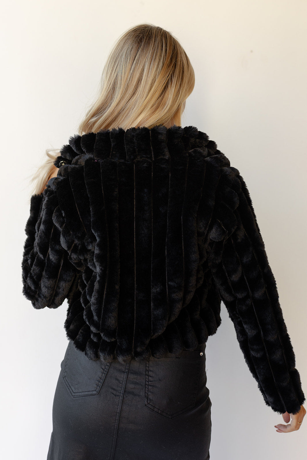 mode, blanche faux fur coat