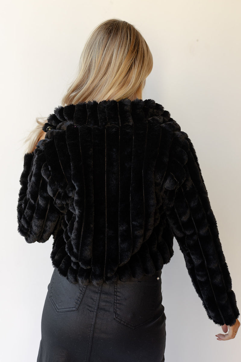 mode, blanche faux fur coat