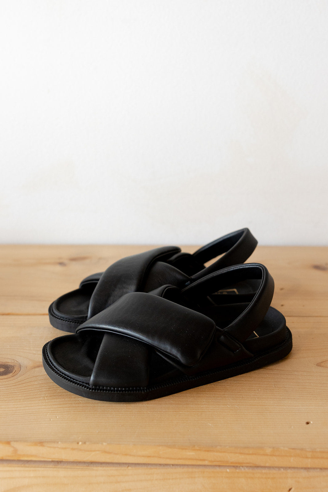 mode, delta sandal
