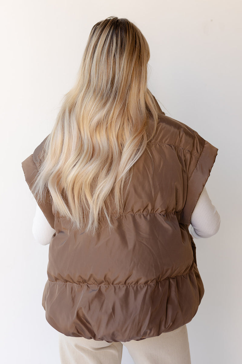 mode, oversized puffer vest
