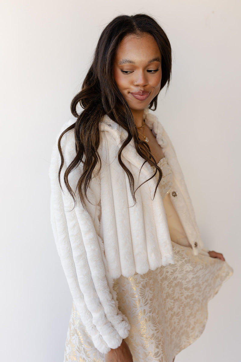 mode, blanche faux fur coat