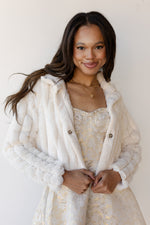 mode, blanche faux fur coat