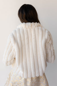 mode, blanche faux fur coat
