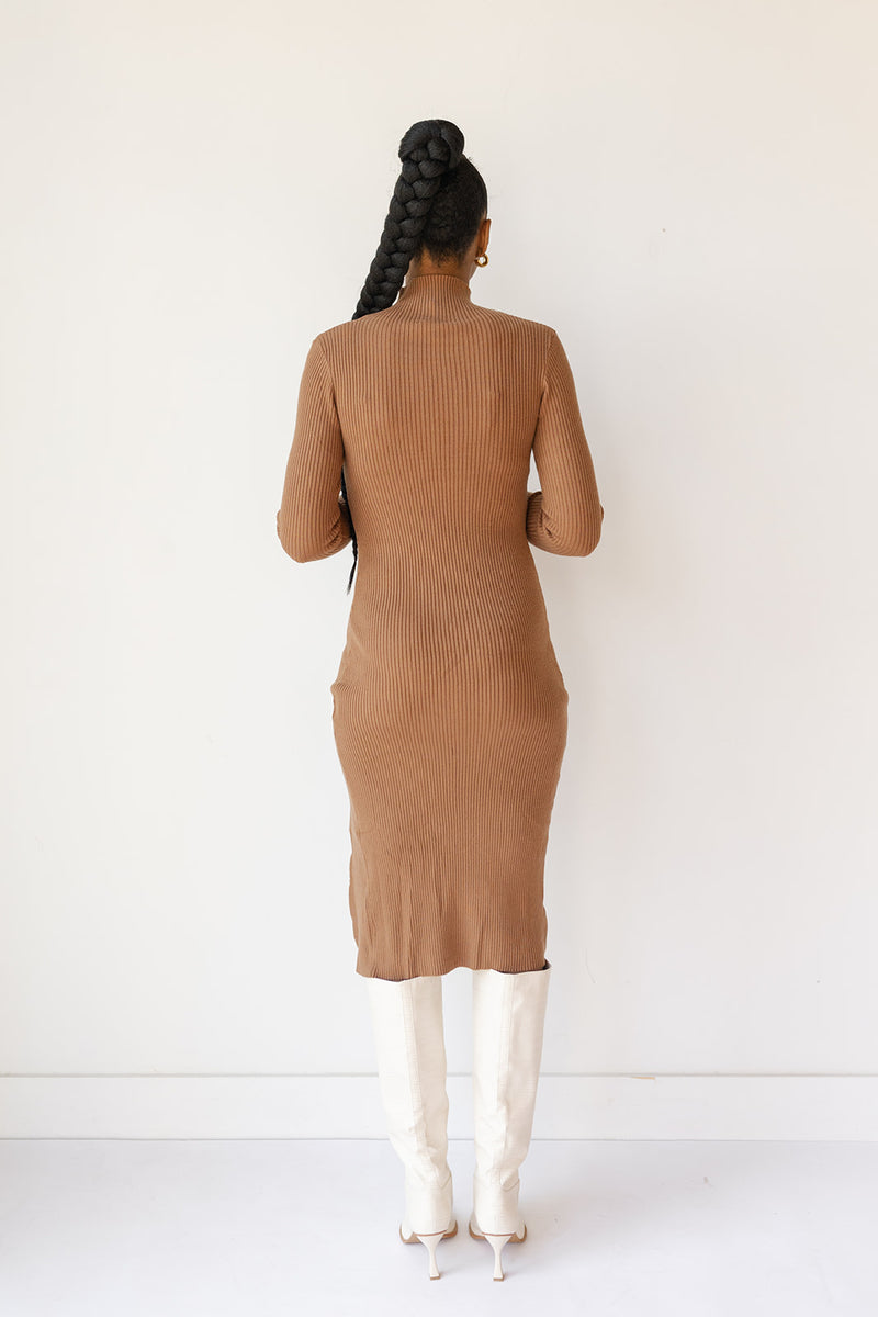 mode, scarlet midi turtleneck dress