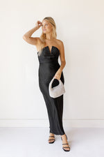 mode, for the moment sleeveless midi dress