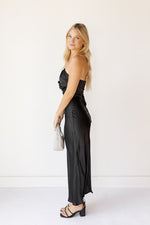 mode, for the moment sleeveless midi dress
