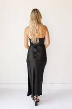 mode, for the moment sleeveless midi dress