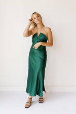 mode, for the moment sleeveless midi dress