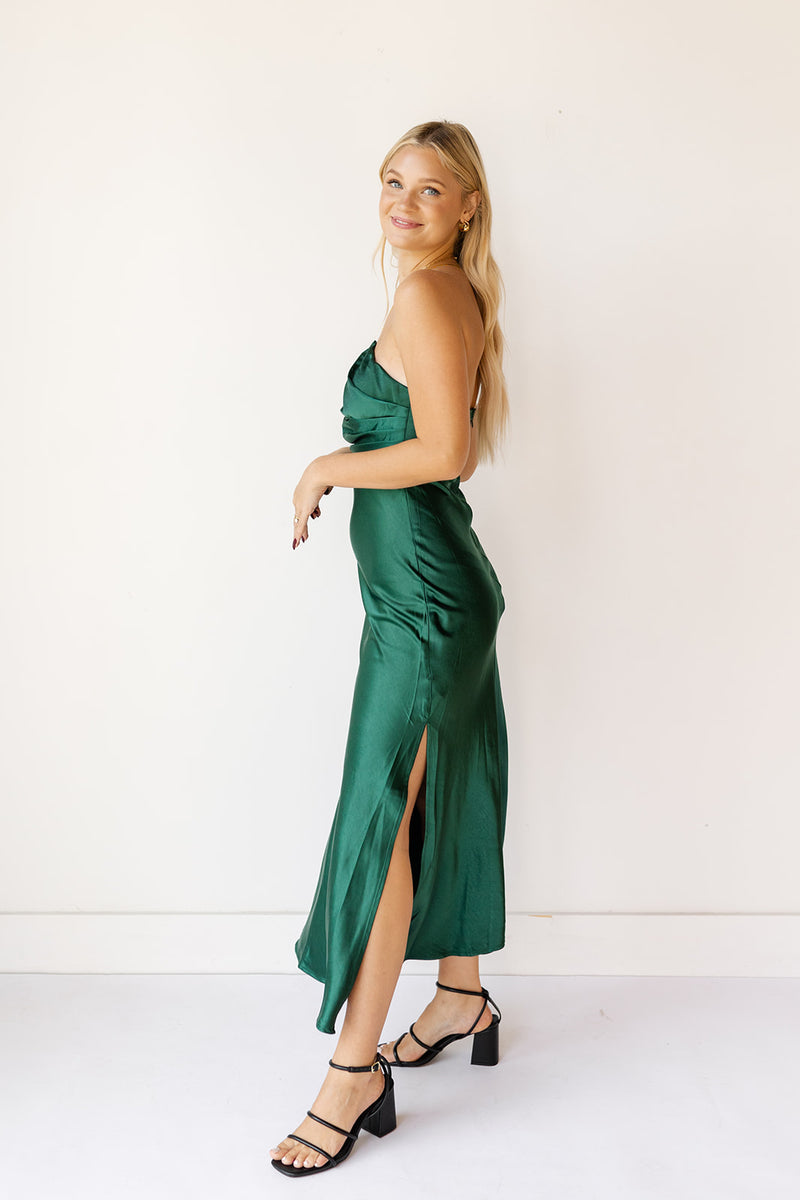 mode, for the moment sleeveless midi dress