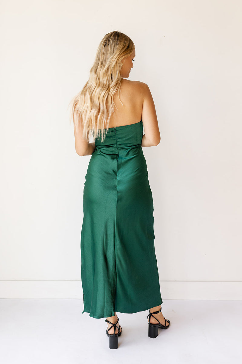 mode, for the moment sleeveless midi dress