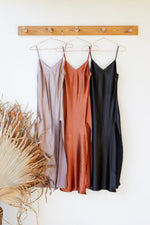 mode, soiree satin maxi dress