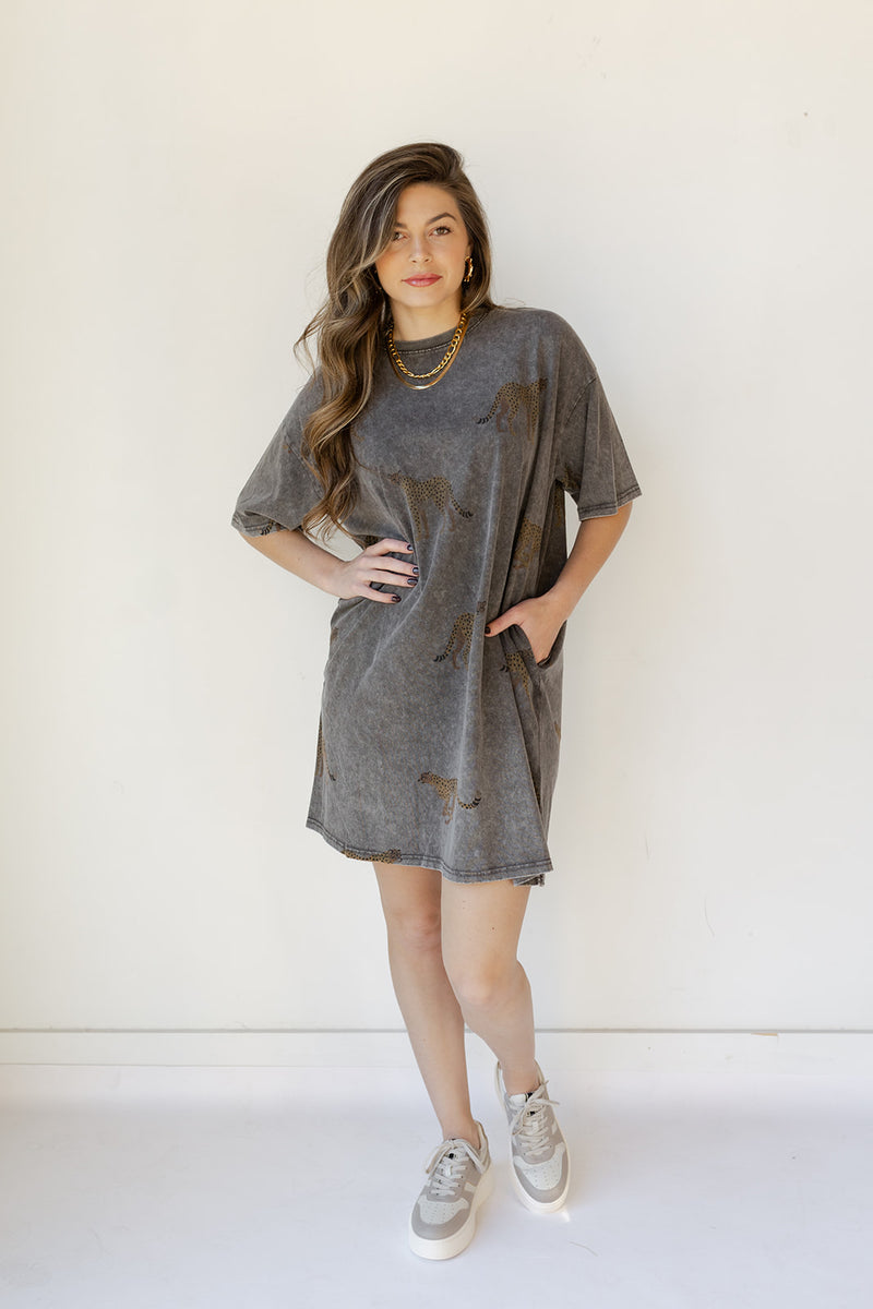 mode, cheetah t-shirt dress