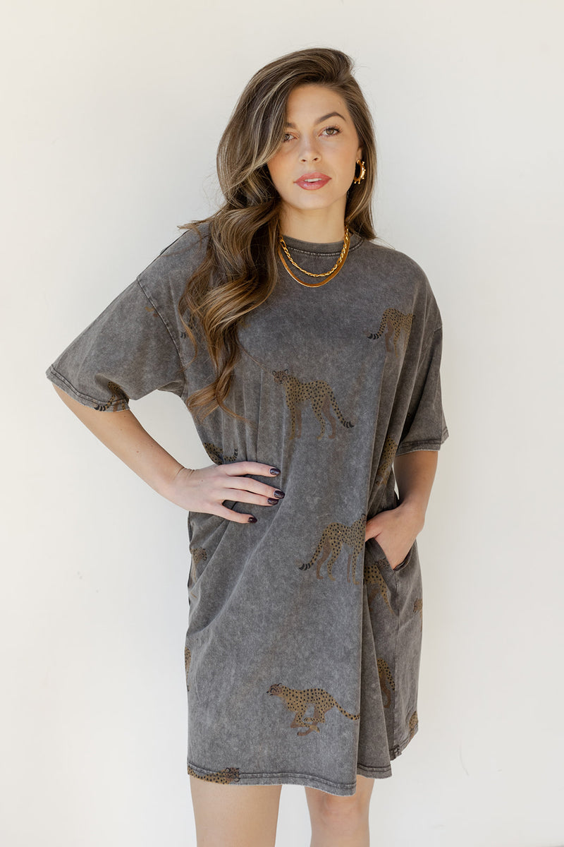 mode, cheetah t-shirt dress