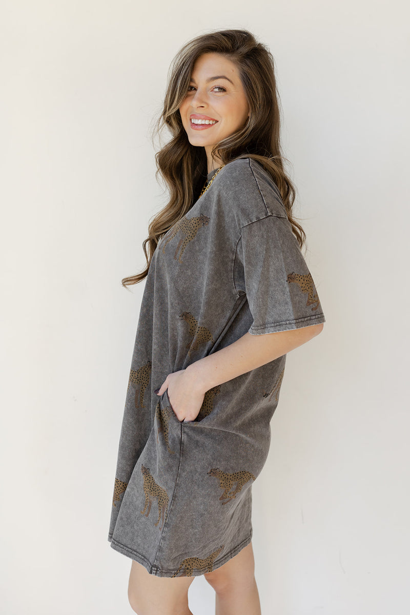 mode, cheetah t-shirt dress