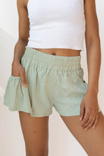 mode, feelin free shorts