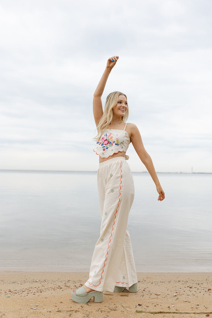 mode, scarlett embroidered pants