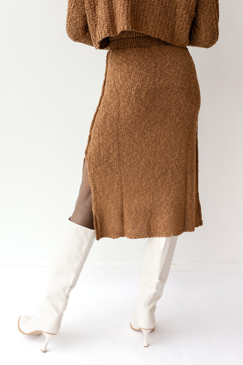 mode, amoura sweater skirt