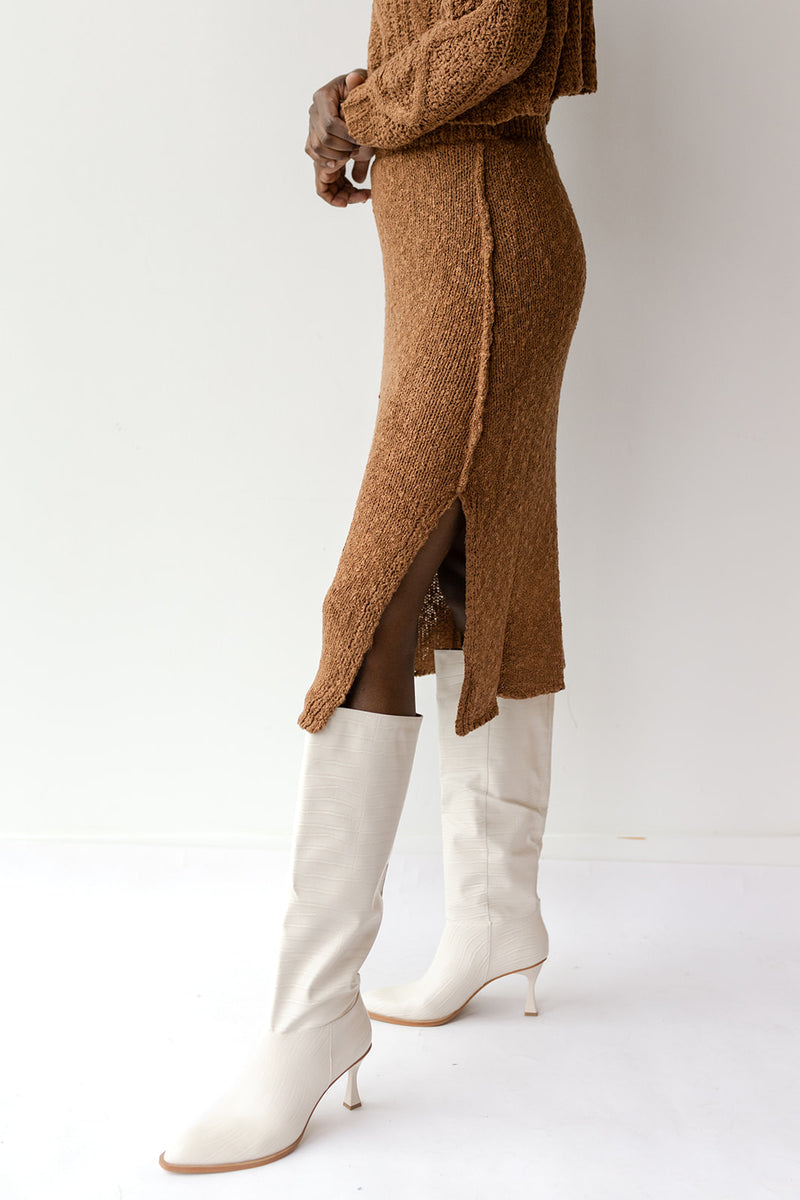 mode, amoura sweater skirt