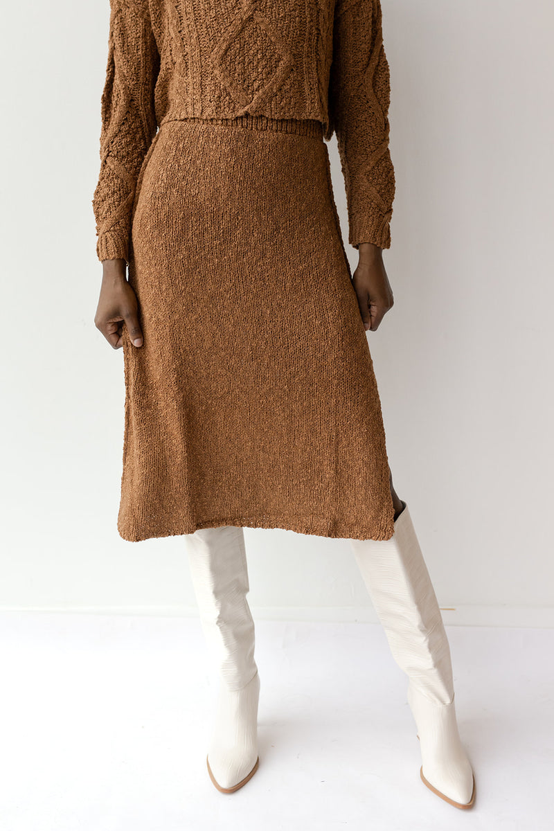 mode, amoura sweater skirt