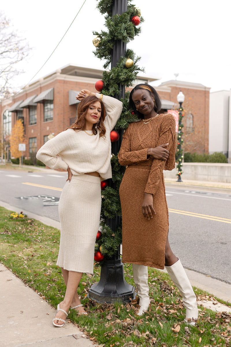 mode, amoura sweater skirt