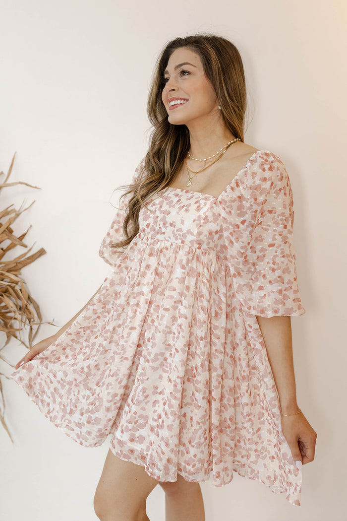 mode, in the flow floral dress