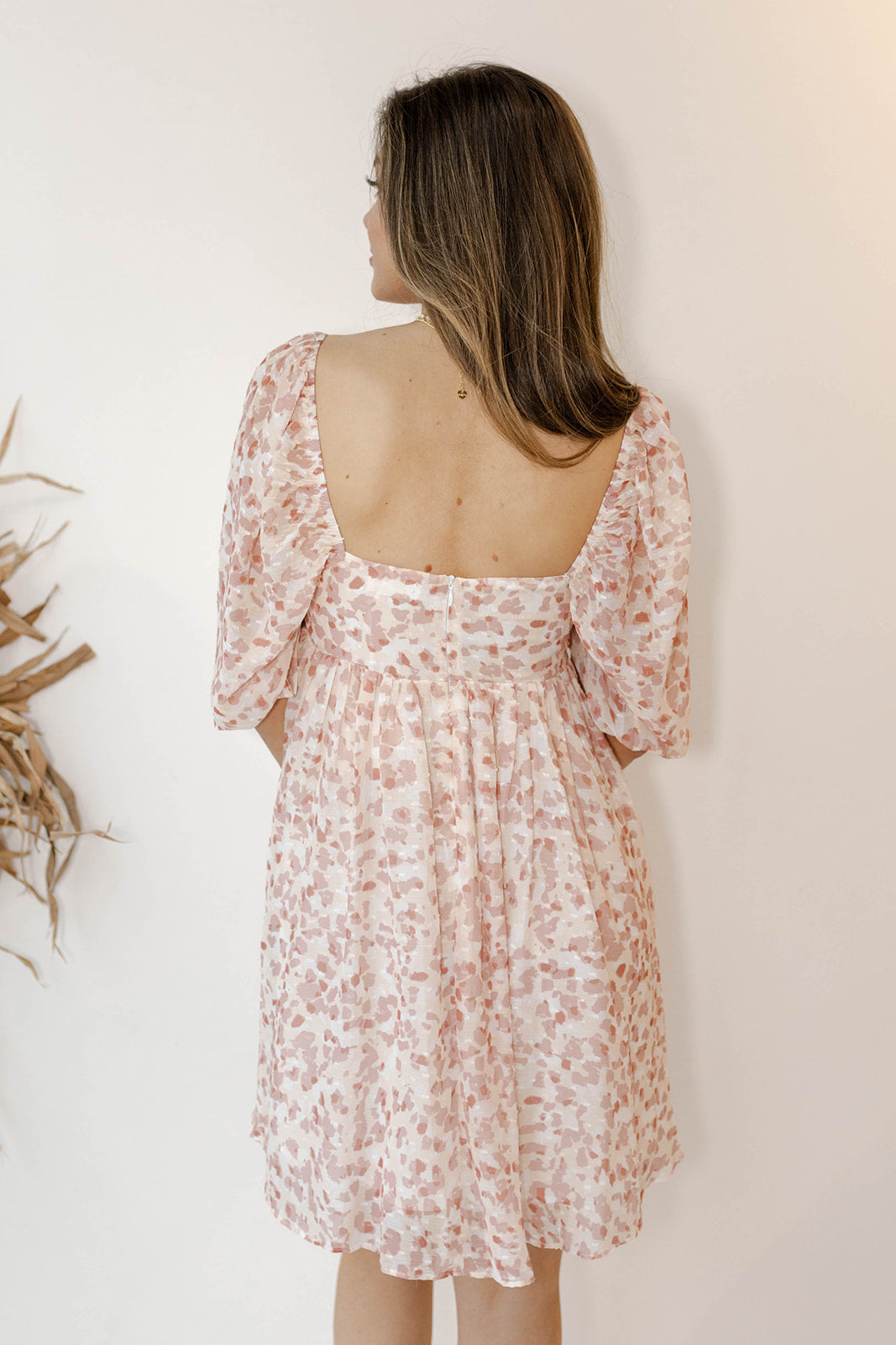 mode, in the flow floral dress